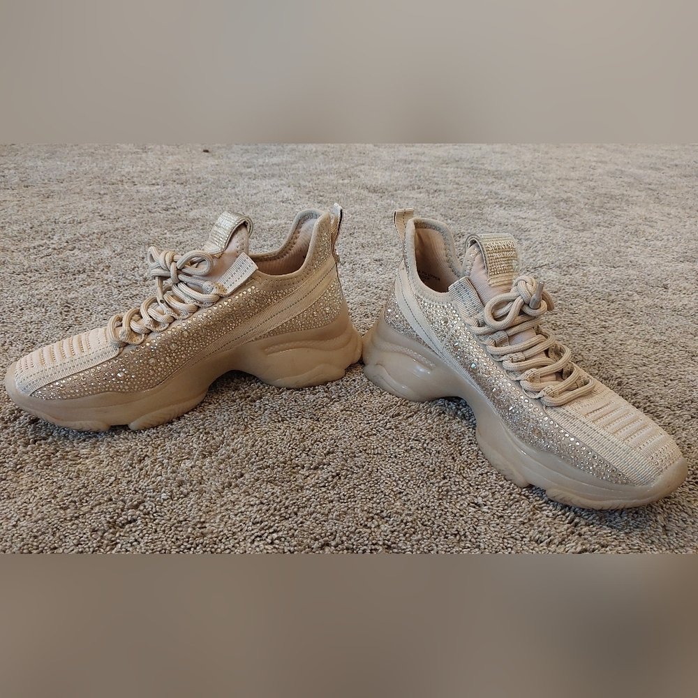 Steve Madden Womens Maxima Blush Multi Sneakers with Glitter Details. Size 8
